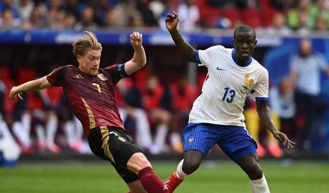 关于球场上精彩纷呈，球员们拼尽全力的信息