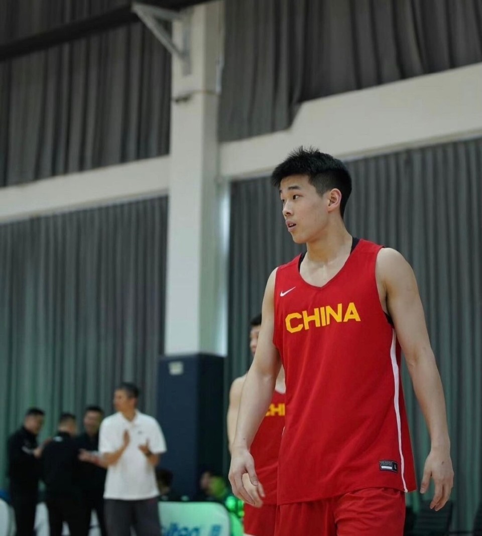 爱游戏在线-欧洲篮球老将踢馆NCAA联赛，闪耀全场