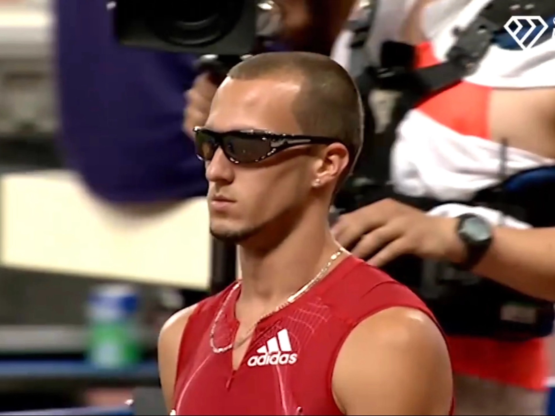 关于里尔球员在训练中秀技术，引来围观者的信息