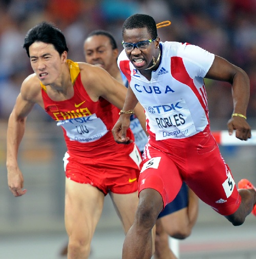 爱游戏官方-球队备战争夺冠军，冲刺最后时刻不畏艰难