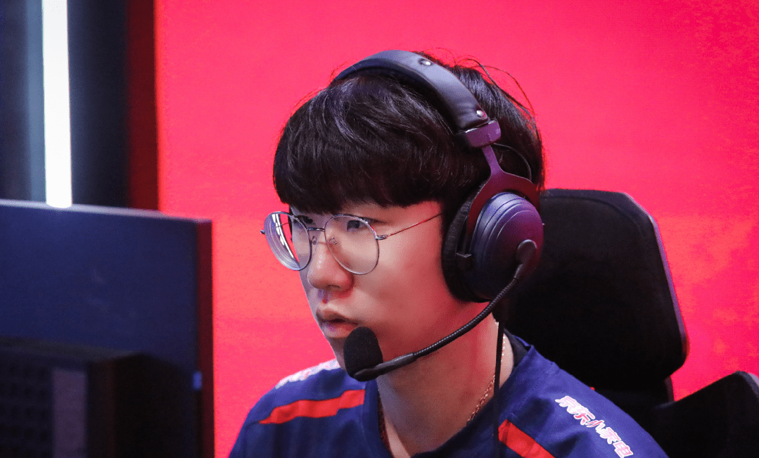 爱游戏官方-包含FNC险胜BRO，Elk线上压制力十足宿敌对决淘汰赛，点燃全场激情的词条