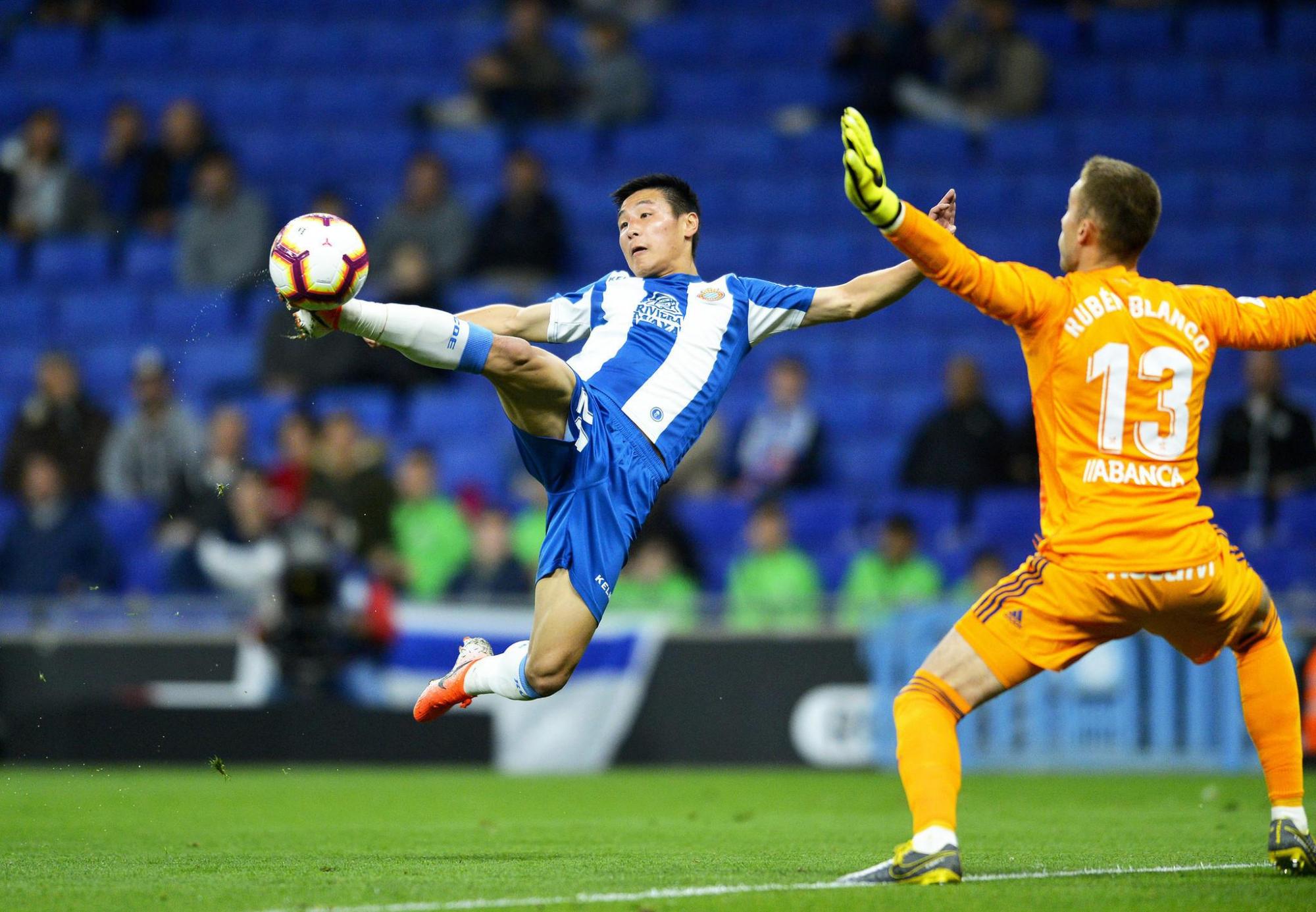 武磊首发国脚出场,0-2负阵欧国联比赛 武磊首发国脚出场,0-2负阵欧国联比赛