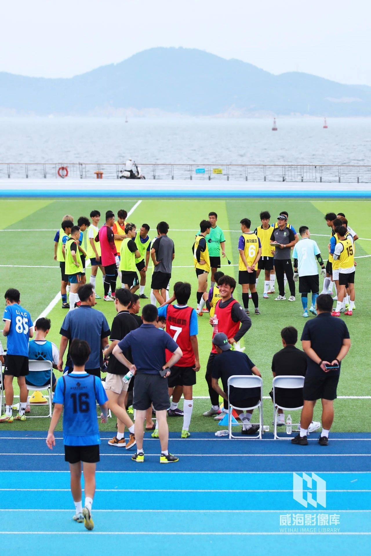 爱游戏下载-球场上一幕幕精彩对决令人惊叹