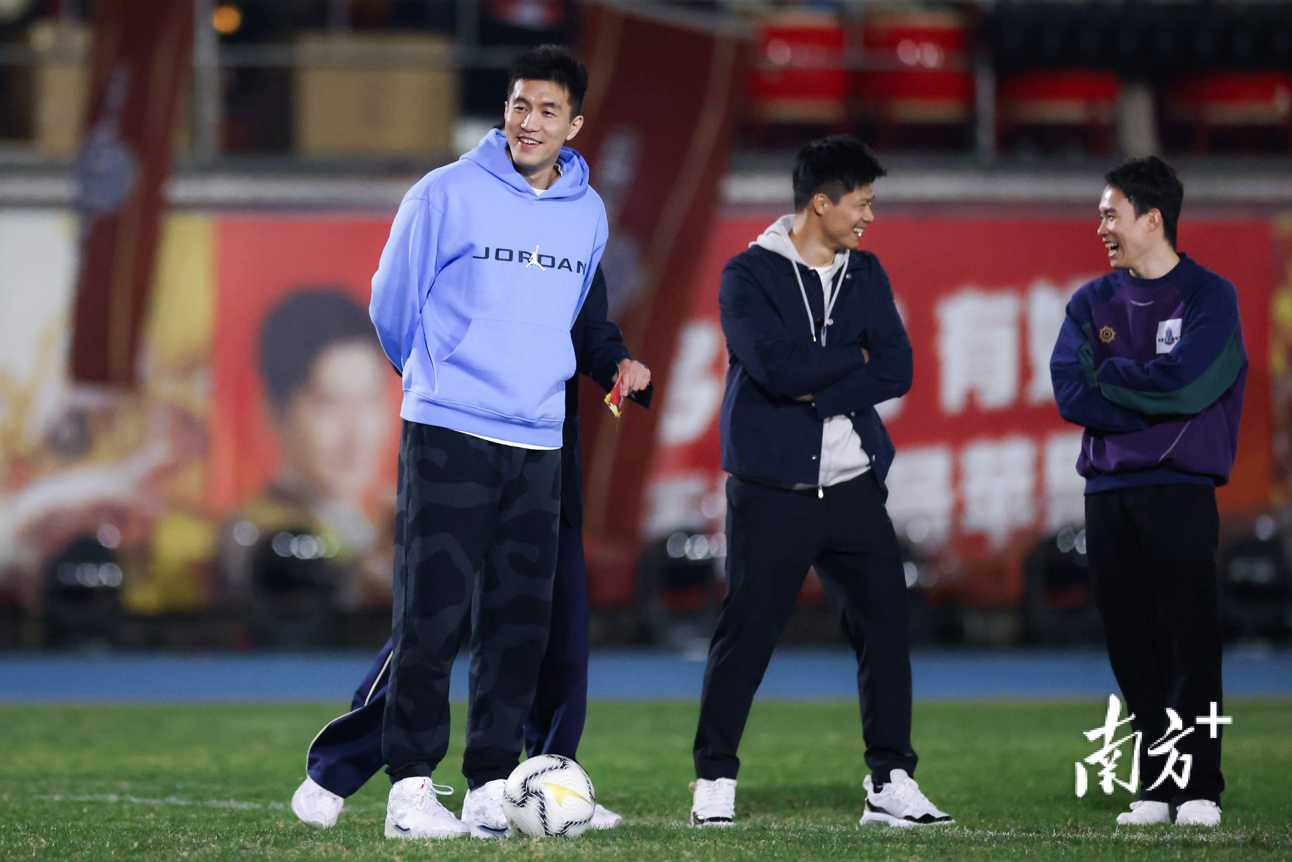 激战正酣的足球盛宴,嘉猷胜舞迎风而起的简单介绍 激战正酣的足球盛宴,嘉猷胜舞迎风而起的简单介绍