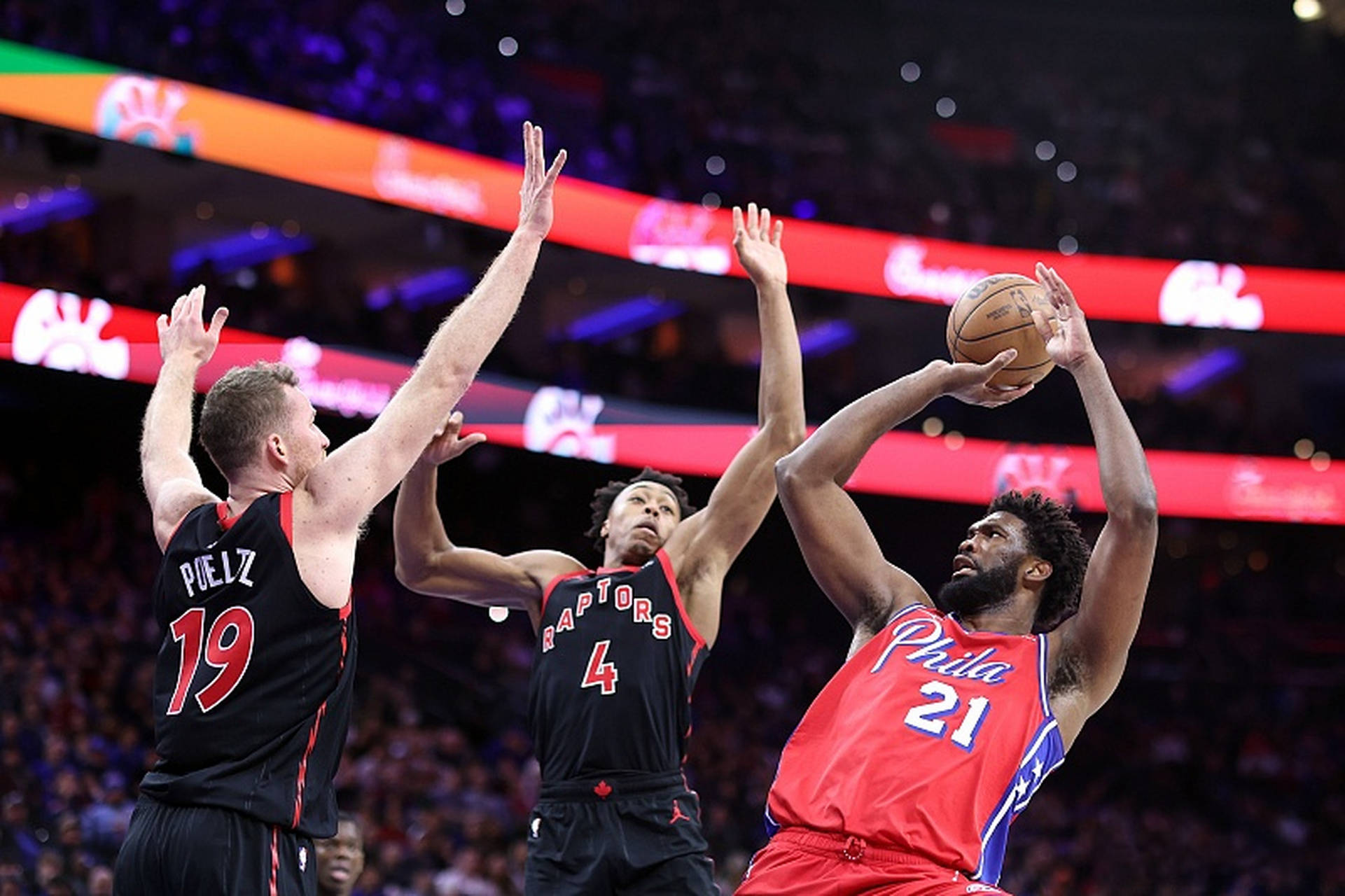 76人逆转猛龙，系列赛重回胜局