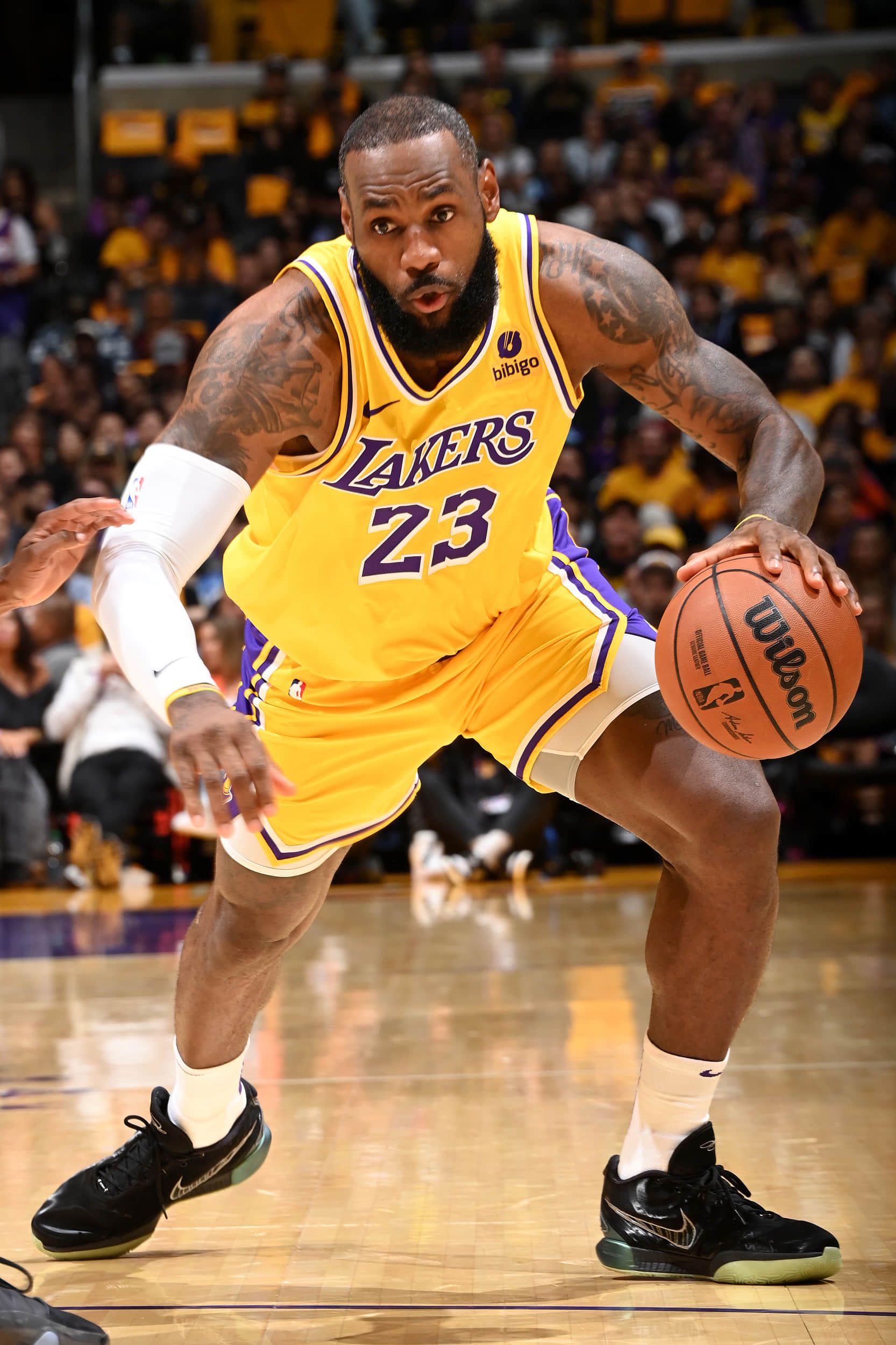 爱游戏下载-湖人遭遇四连败，詹姆斯怒斥球队现状