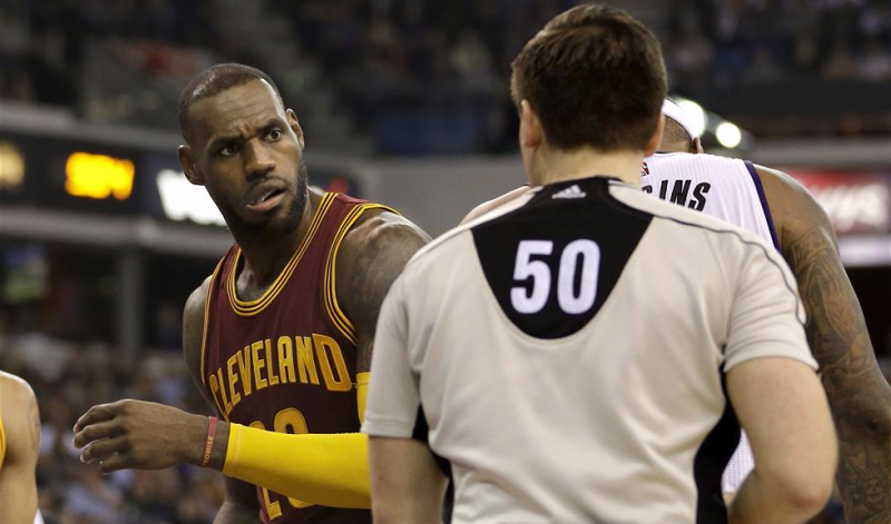 山西队轻取国王，詹姆斯关键制胜