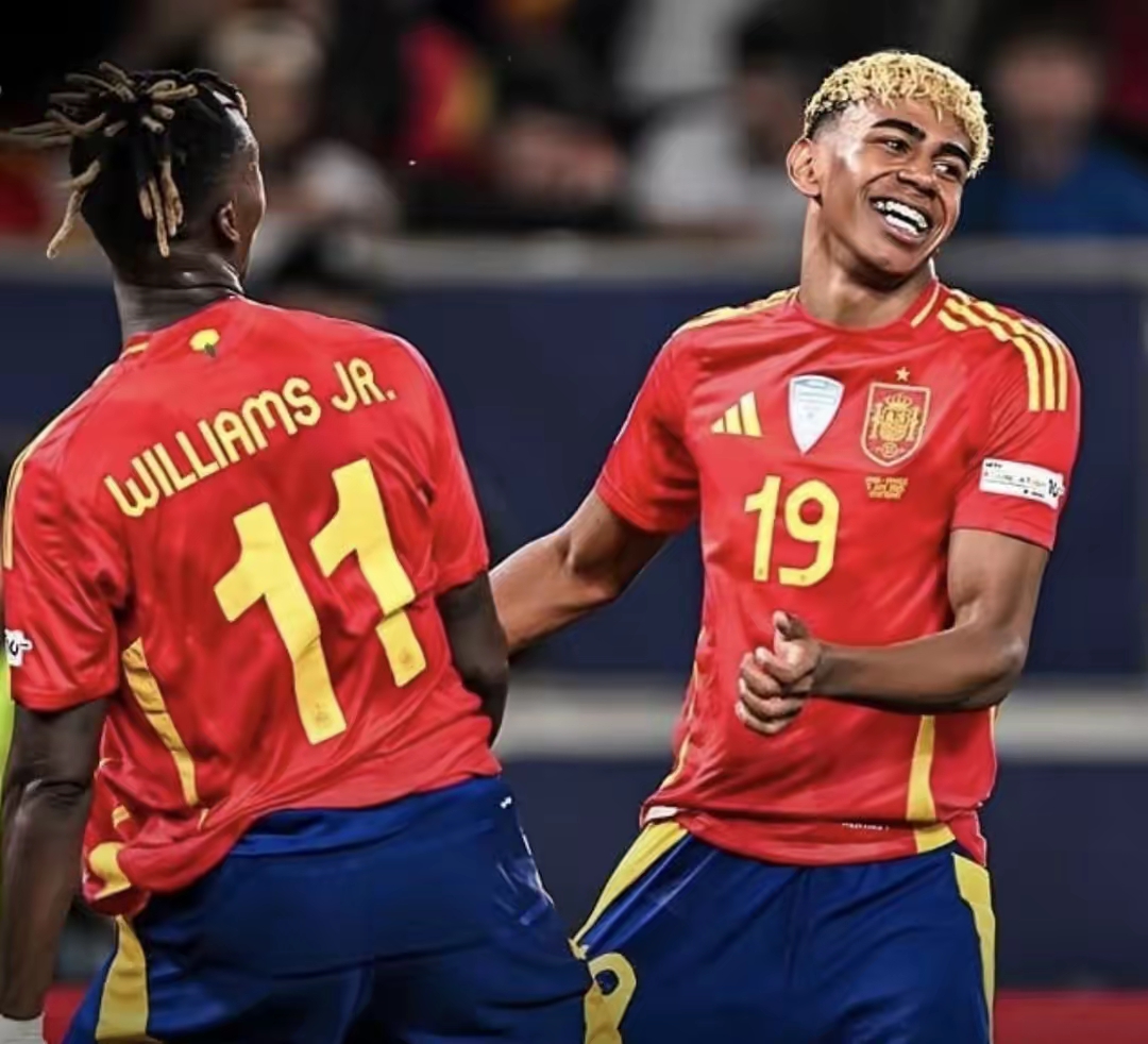 爱游戏下载-包含葡萄牙队鏖战德国队，奥恰洛夫统治全场的词条