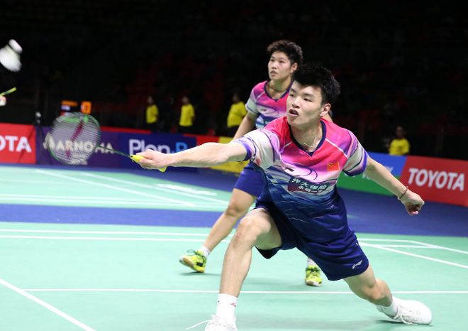 关于中国队险胜泰国队，黄鸭组合统治全场的信息