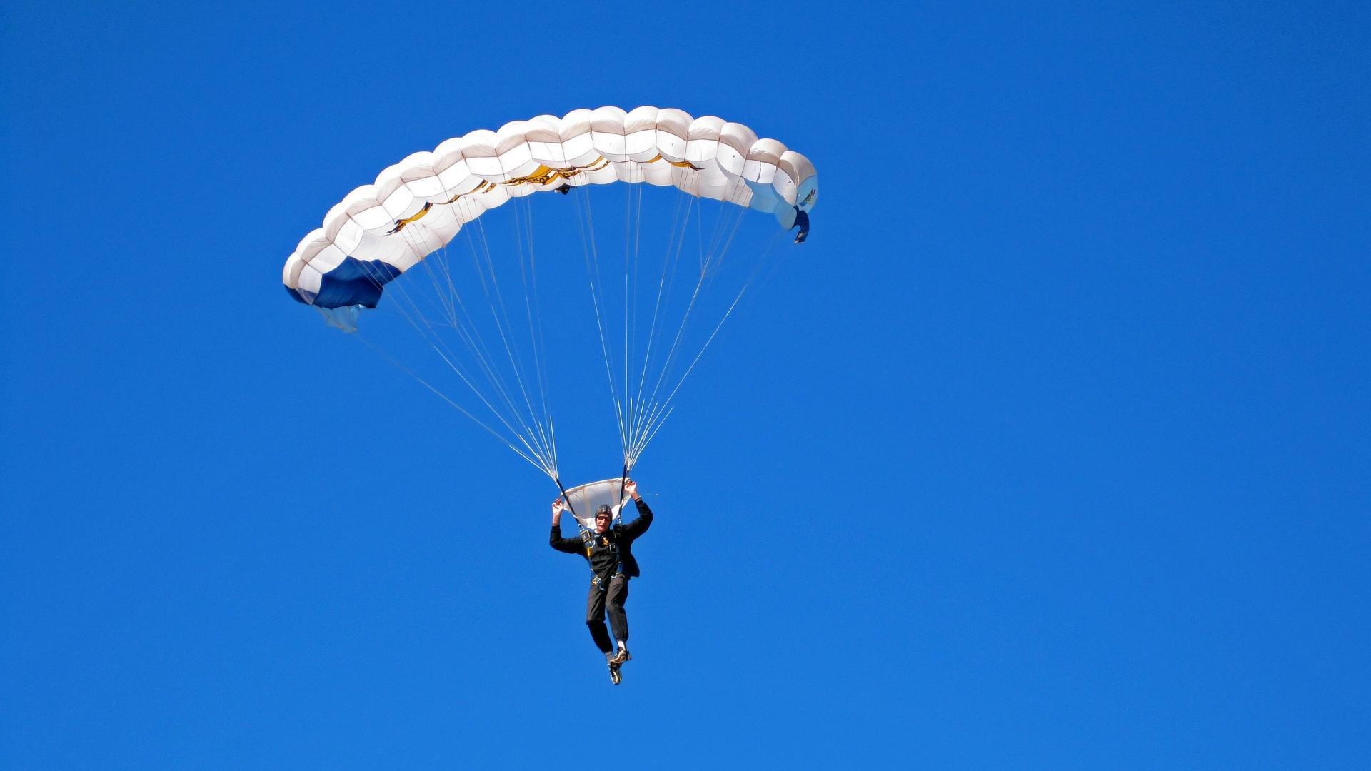 改写宿命！拜仁正面击溃荷兰，莱万用王座证明解锁欧冠密码