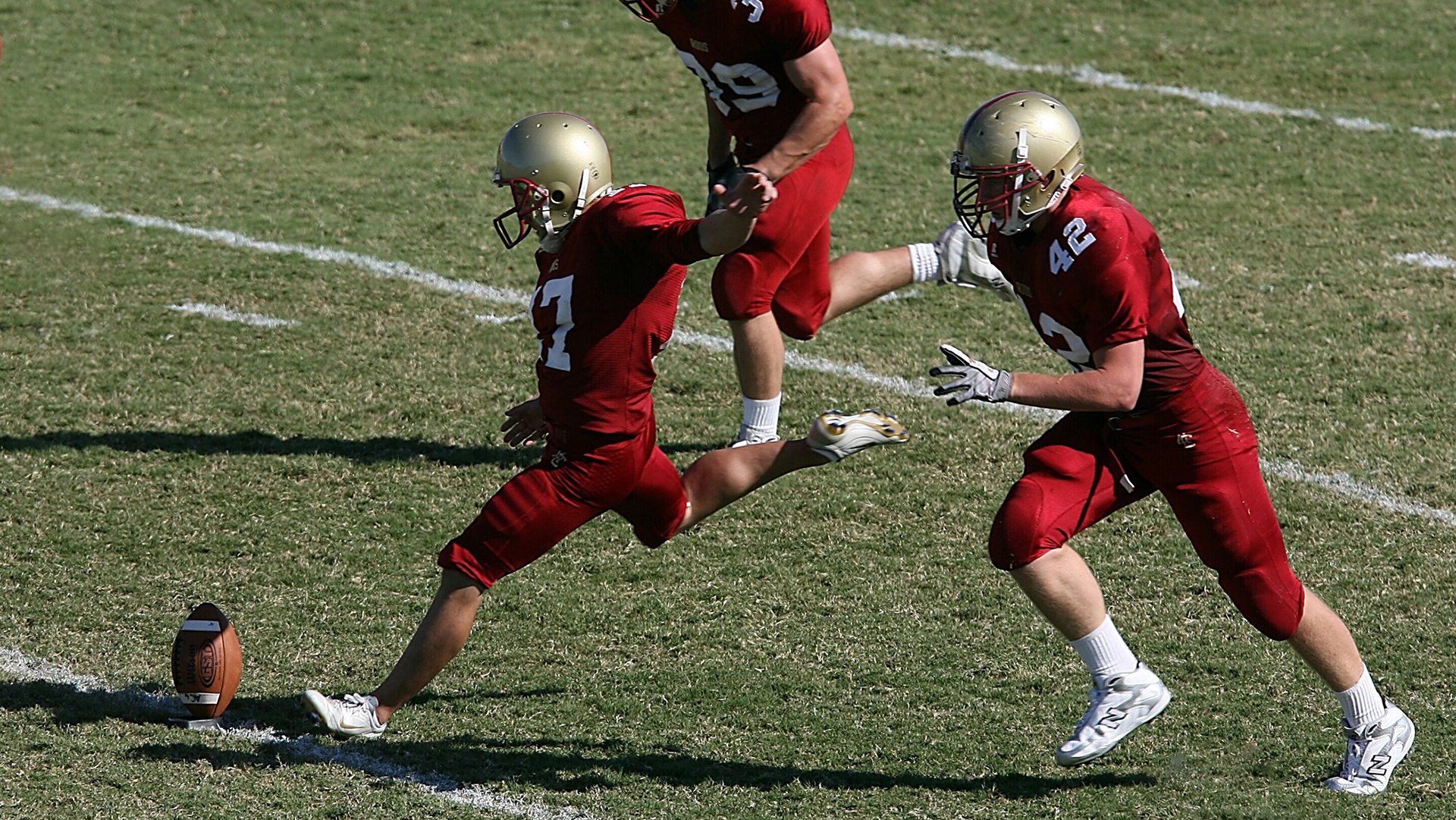 今夜，两个平行的宇宙里，英雄都以最残酷的方式加冕